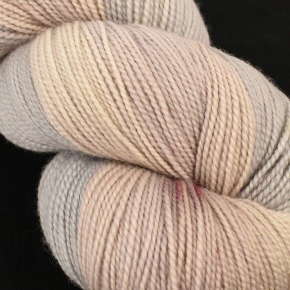 La Bien Aimée Twist Nouveau Yarn Merino Wool Hand Dyed L'Hiver Quebecois - Picture 2 of 3